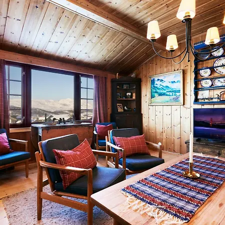 Newly Renovated, Centrally Located Family With Mountain View *