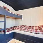 Newly Renovated, Centrally Located Family With Mountain View *