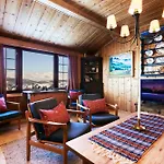 Newly Renovated, Centrally Located Family With Mountain View *