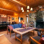 Newly Renovated, Centrally Located Family With Mountain View * Beitostolen