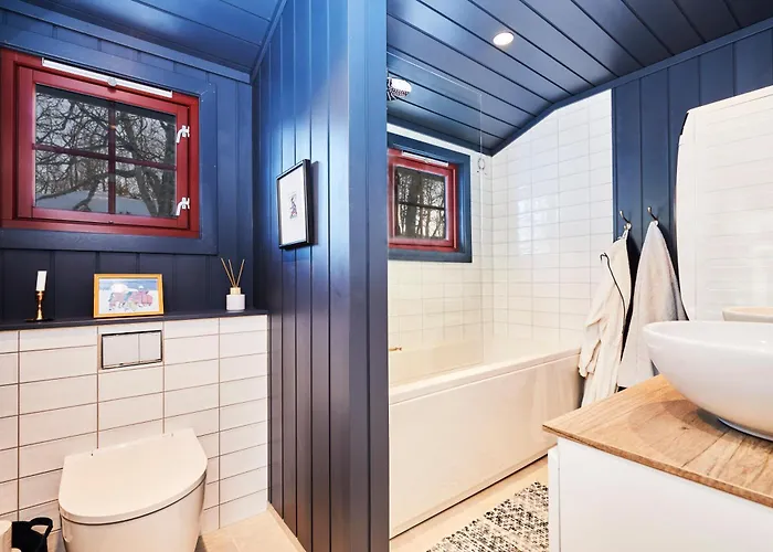 Newly Renovated, Centrally Located Family With Mountain View Holiday home Beitostolen